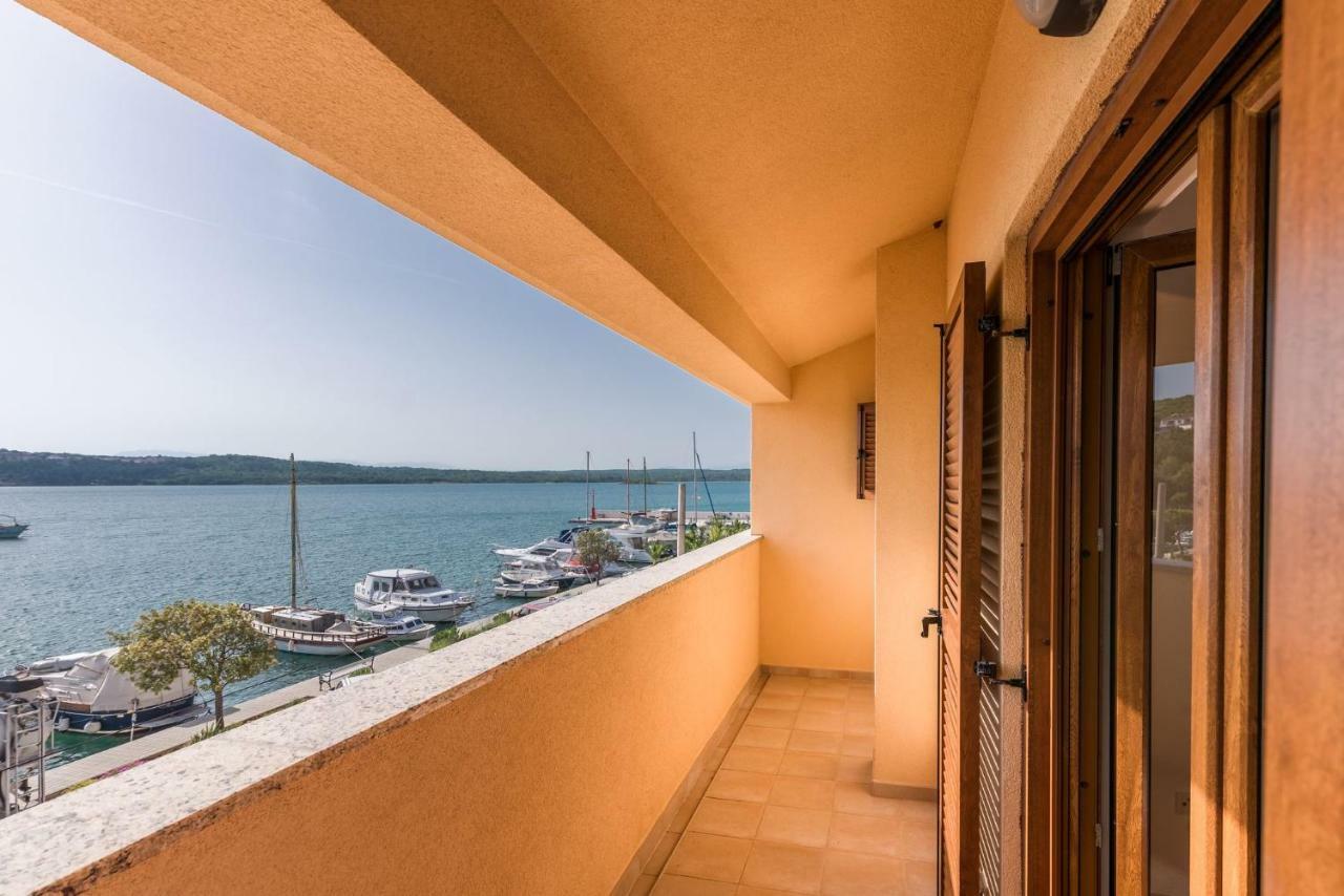 Apartments Insula Aurea Климно Номер фото