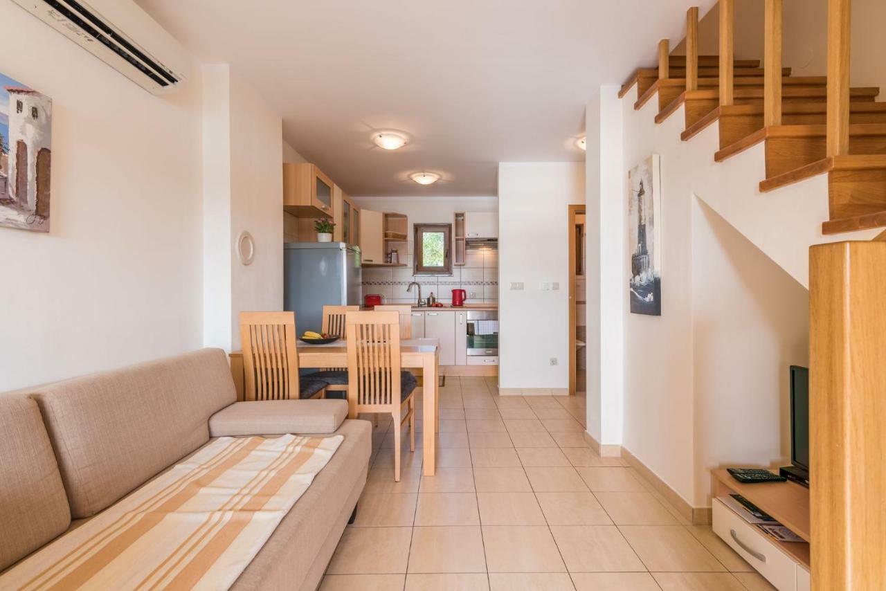Apartments Insula Aurea Климно Номер фото